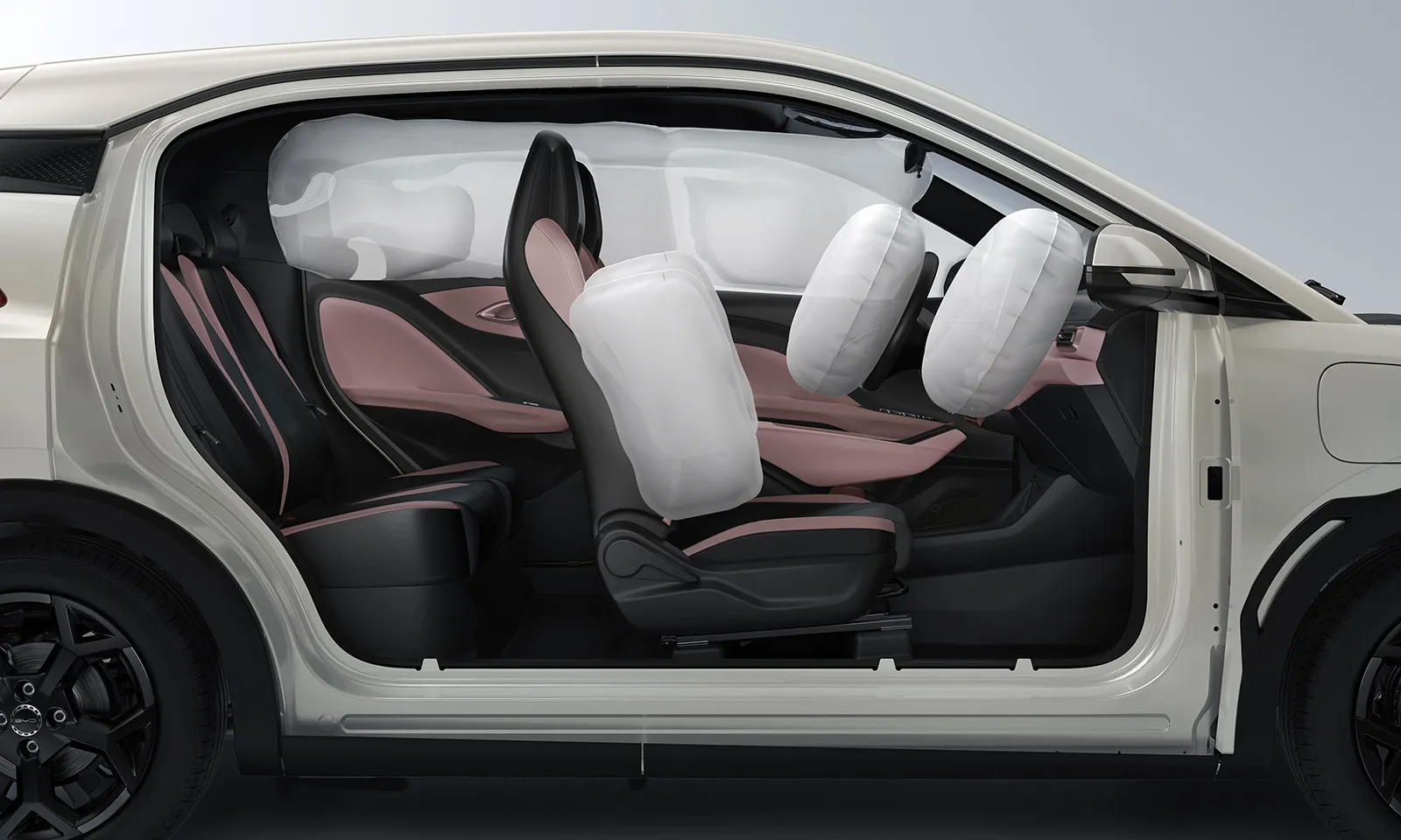 Perlindungan Menyeluruh untuk Semua Penumpang - BYD Seagull dilengkapi dengan sistem airbag komprehensif yang mencakup airbag depan, samping, dan tirai samping untuk memastikan keselamatan maksimal di setiap perjalanan. Dengan struktur kabin yang diperkuat dan fitur keselamatan aktif seperti TPMS, ISO-FIX, VSC, dan rem ABS+EBD, Anda bisa berkendara dengan tenang, tahu bahwa perlindungan hadir di setiap sudut kendaraan.