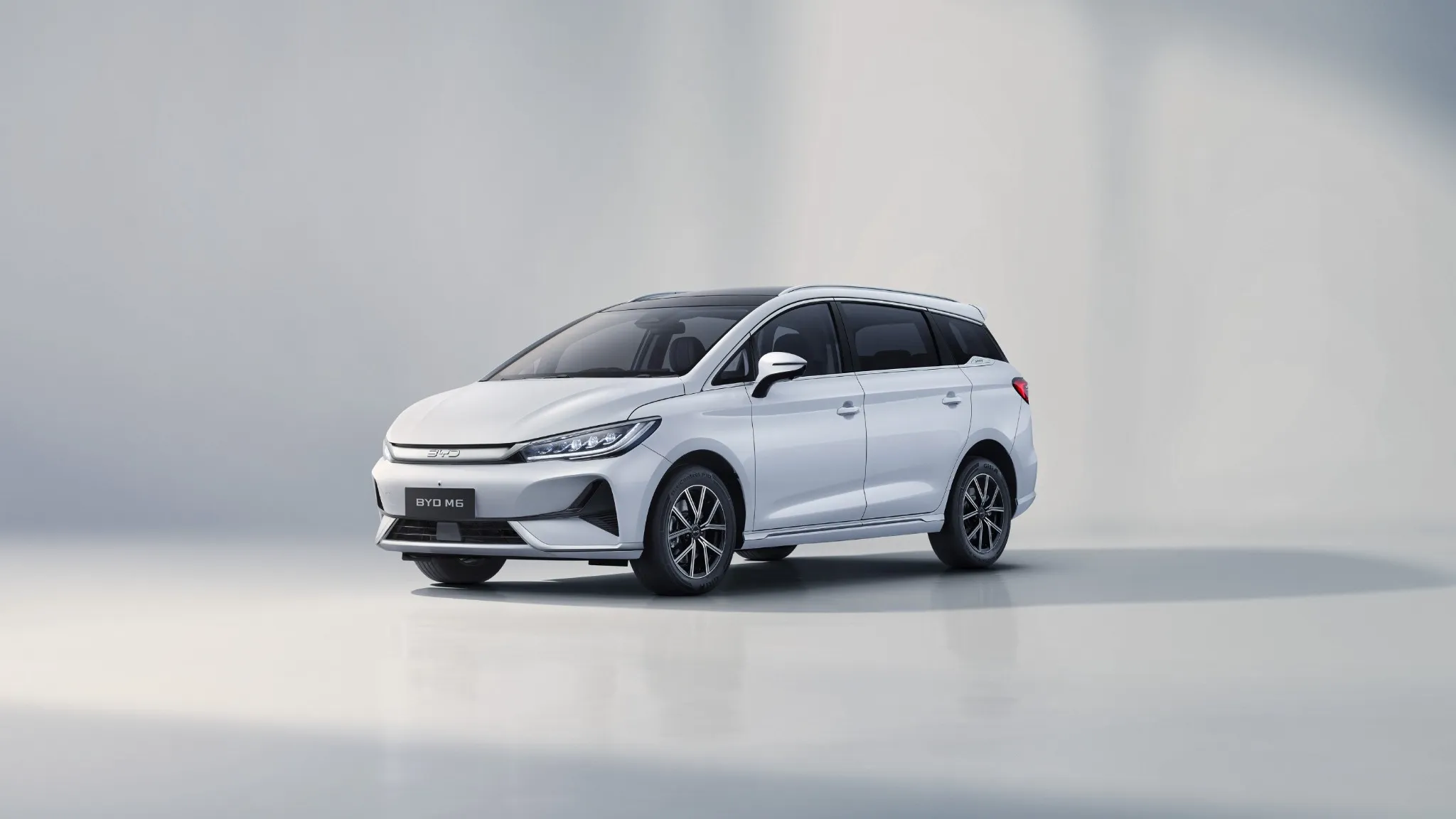 BYD M6 BSD Serpong - MPV listrik keluarga untuk promo dan test drive